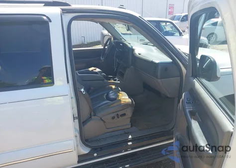 2003 Chevrolet Suburban 1500 Lt z USA, uszkodzony, nr VIN 3GNEC16Z93G207003